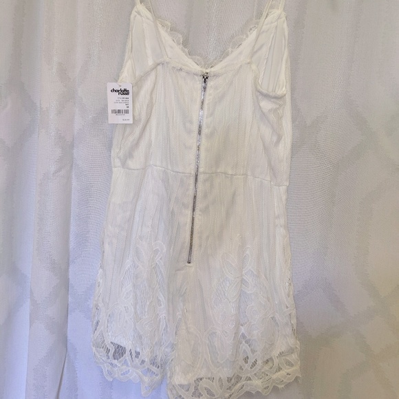 Lace romper - Picture 2 of 3